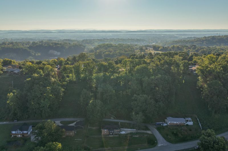 40 Clift Trl, Rossville, GA 30741