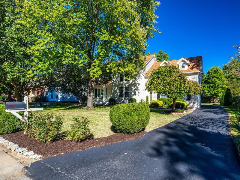 4716 Hunters Crossing Dr, Old Hickory, TN 37138