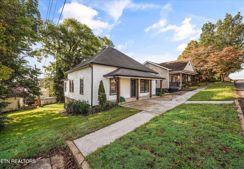 204 E 1st Ave, Lenoir City, TN 37771
