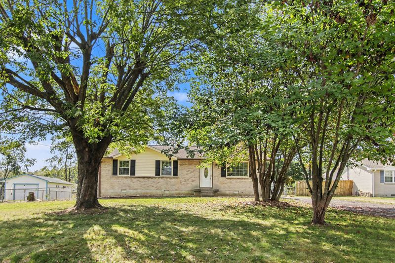 211 Hobbs Dr, White House, TN 37188