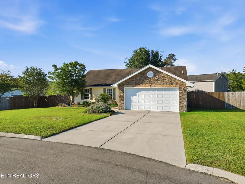 1120 Stone Creek Ln, Sevierville, TN 37876