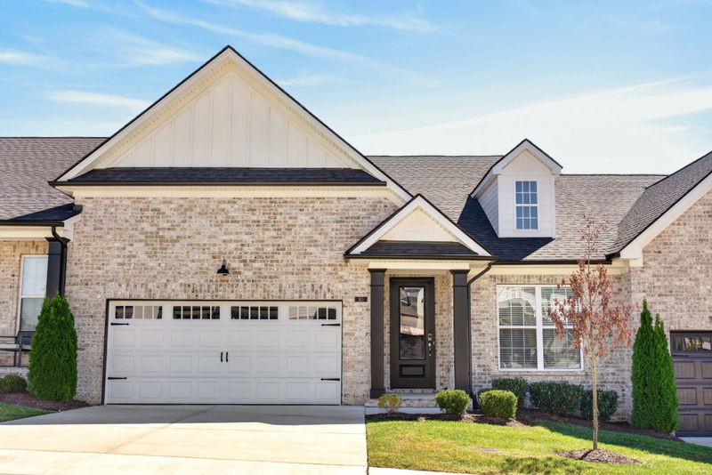 160 Lightberry Ln, Hendersonville, TN 37075