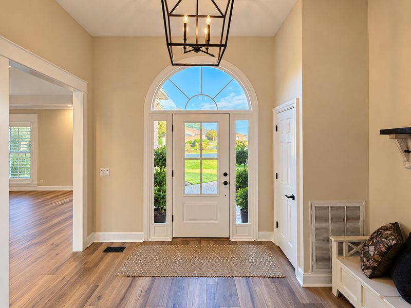100 Carriage Way, Hendersonville, TN 37075