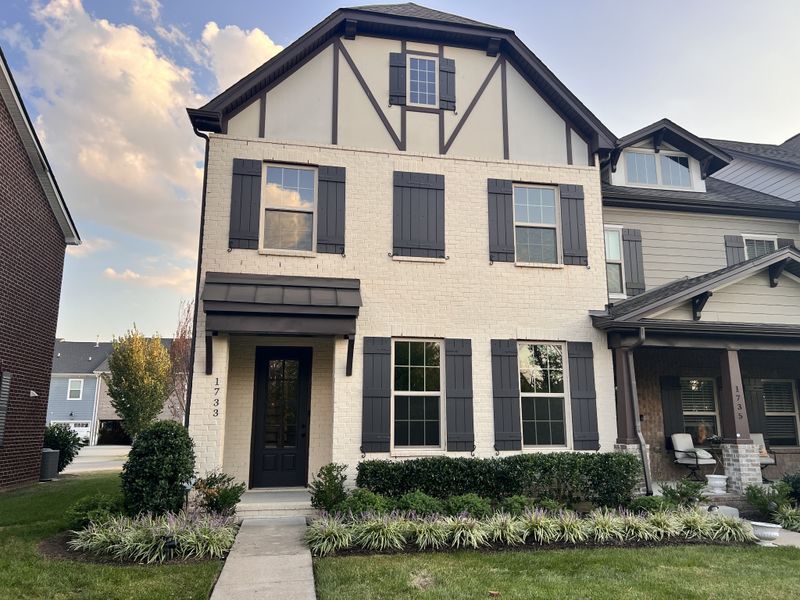 1733 Old Drakes Creek Rd, Hendersonville, TN 37075
