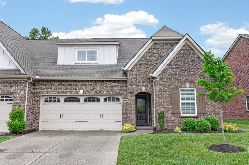 906 Meadowcrest Way, Lebanon, TN 37090