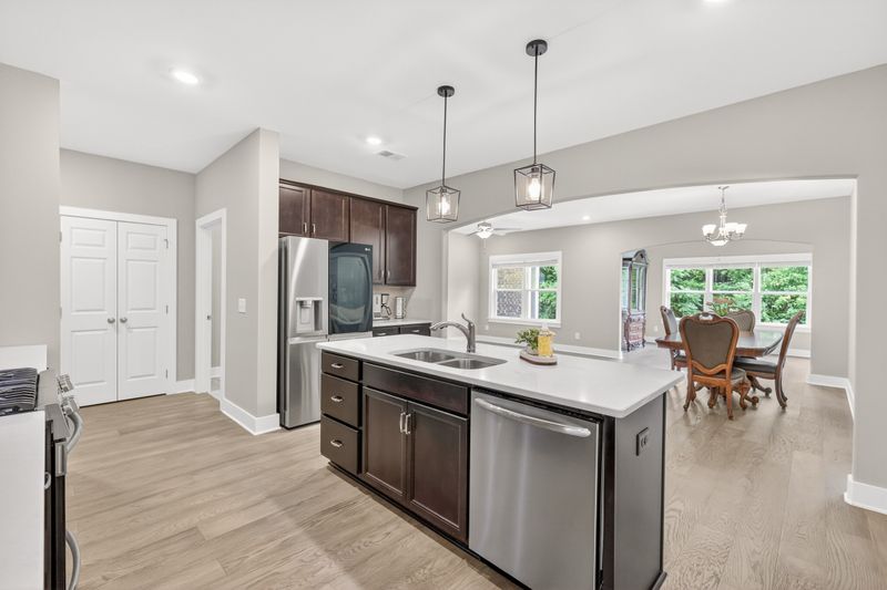 906 Meadowcrest Way, Lebanon, TN 37090