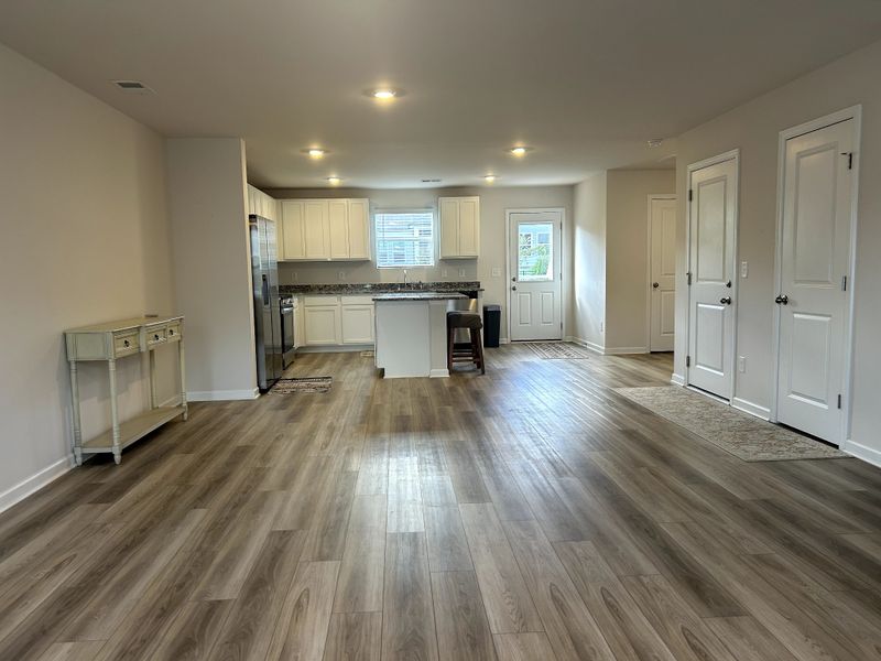 668 Cedar Brook Dr, White House, TN 37188