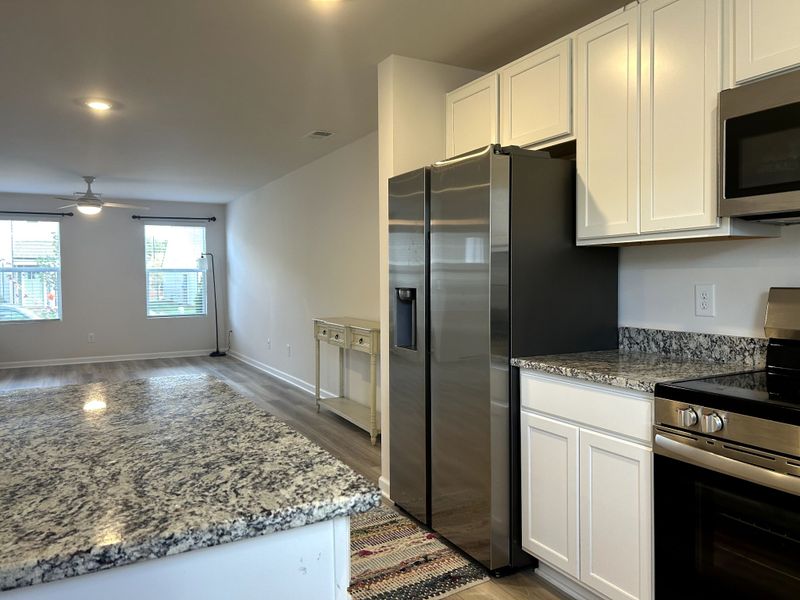 668 Cedar Brook Dr, White House, TN 37188