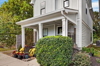 722 Cottage Park Dr, Nashville, TN 37207
