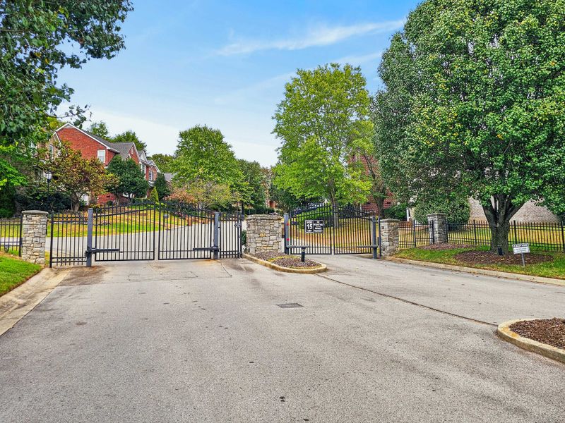 426 Old Towne Dr, Brentwood, TN 37027