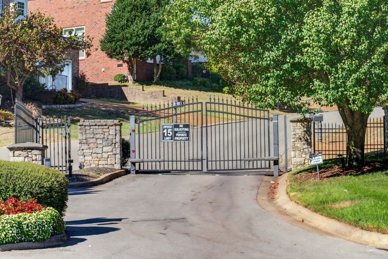 426 Old Towne Dr, Brentwood, TN 37027