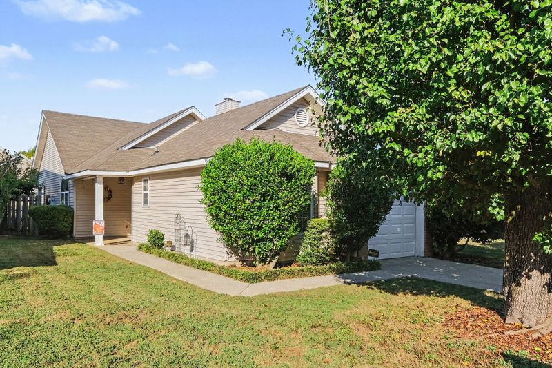 911 Bexhill Ct S, Hermitage, TN 37076