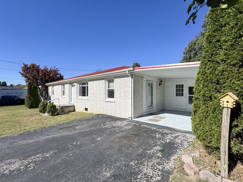 1973 Stevens Dr, Westmoreland, TN 37186