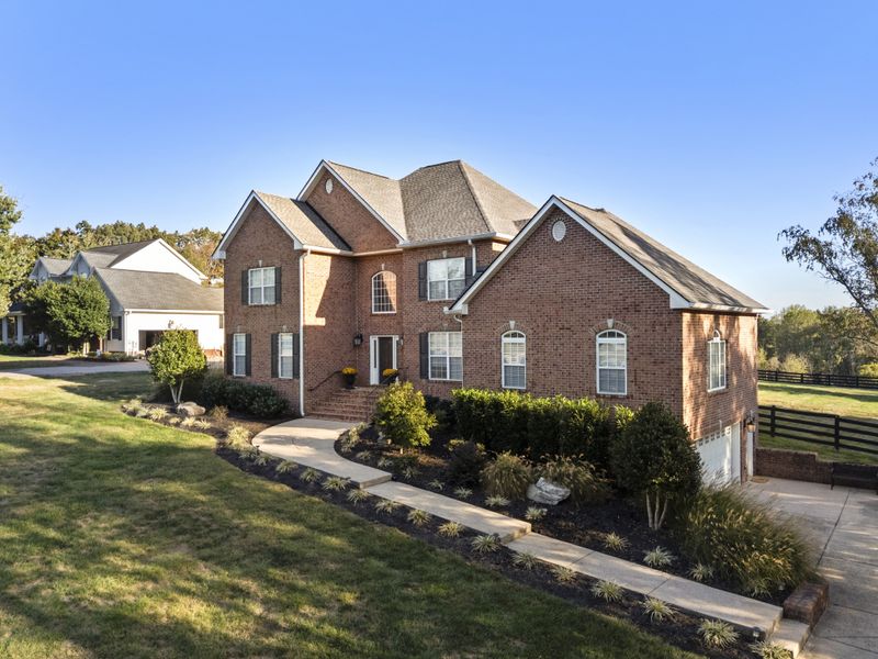 1031 Ridglea Dr, Burns, TN 37029