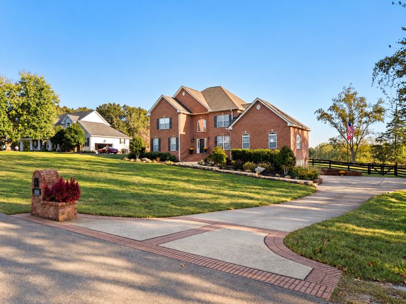 1031 Ridglea Dr, Burns, TN 37029
