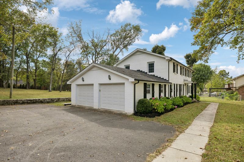 1325 Dalemere Dr, Nashville, TN 37207