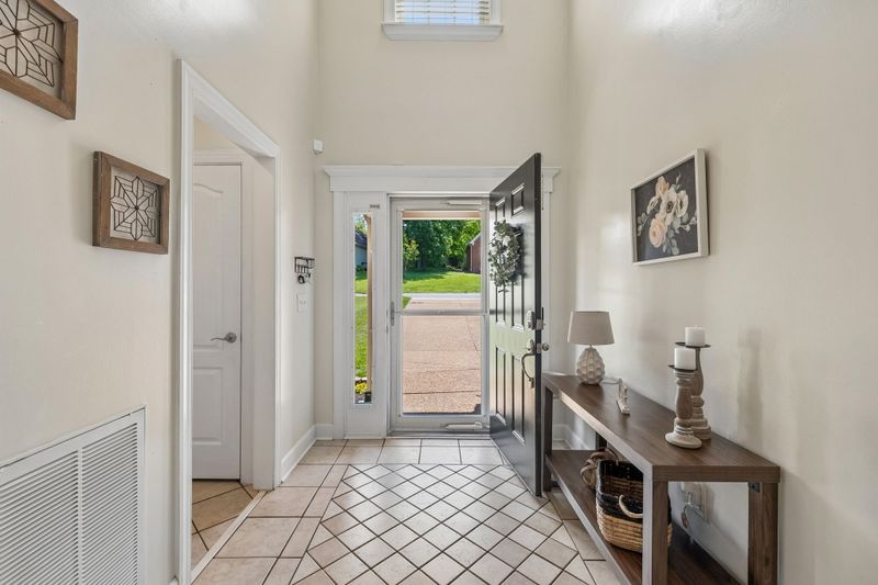 2521 Edinburgh St, Old Hickory, TN 37138
