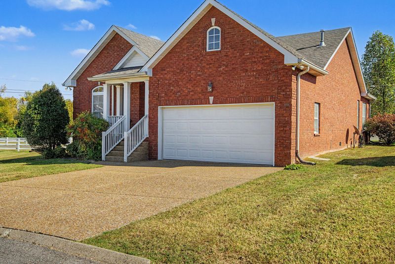 100 Cambridge Dr, Gallatin, TN 37066