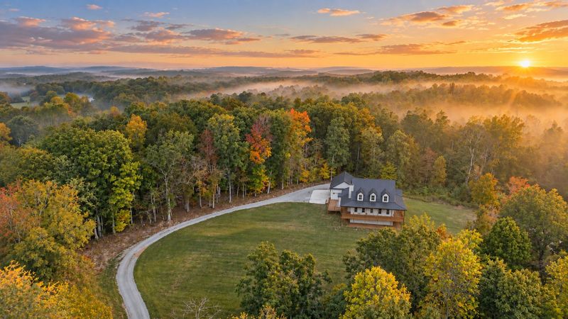 1061 Big Bartons Creek Rd, Dickson, TN 37055