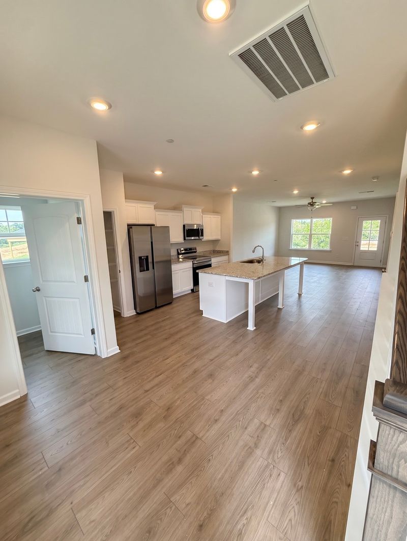 1252 Amber Hills Dr, Ashland City, TN 37015