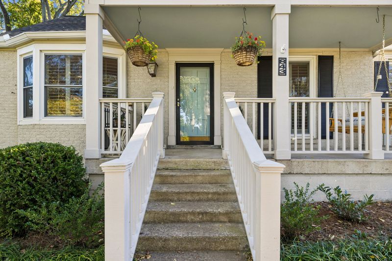 843 Crestridge Dr, Nashville, TN 37204