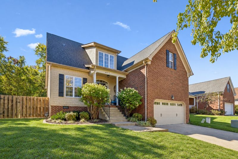 6917 Sunnywood Dr, Nashville, TN 37211