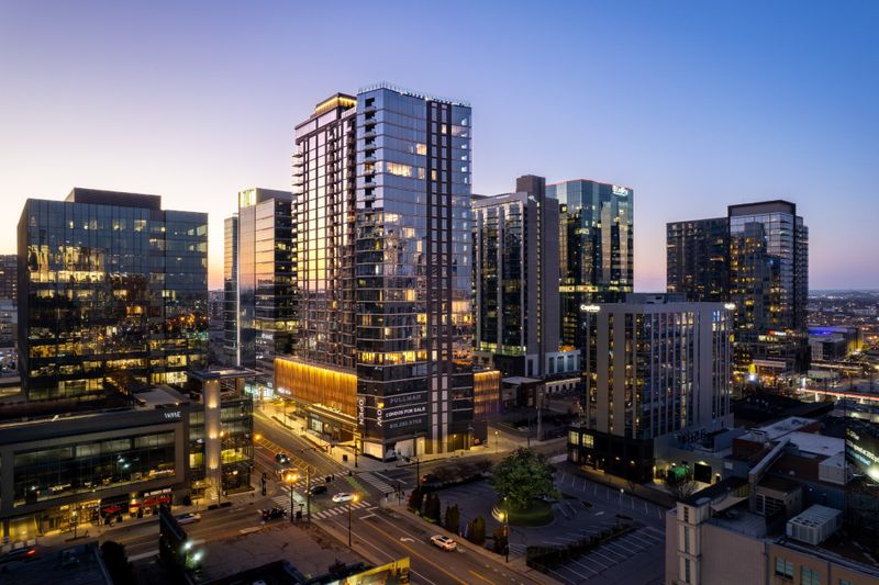 1212 Demonbreun St #902, Nashville, TN 37203