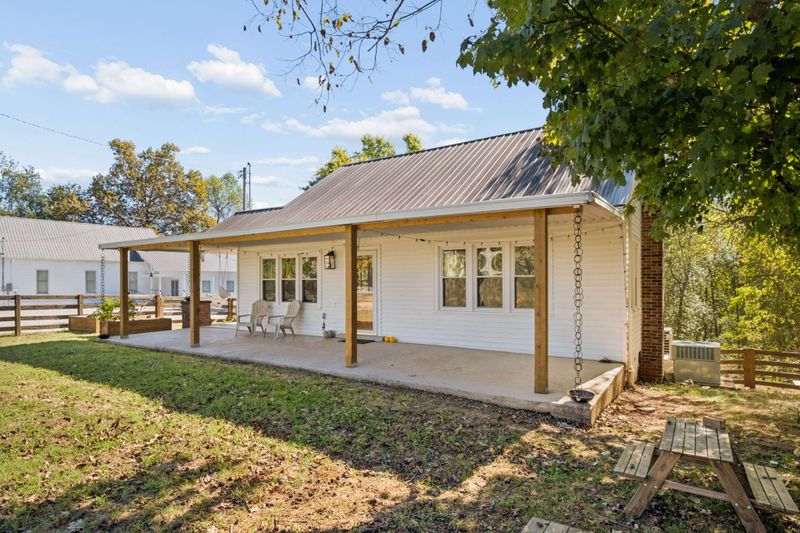 2349 Les Robinson Rd, Columbia, TN 38401