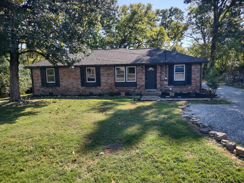 5035 Bonnameade Dr, Hermitage, TN 37076