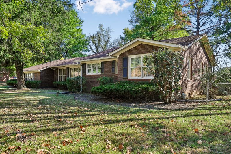 318 Falcon Dr, Murfreesboro, TN 37130