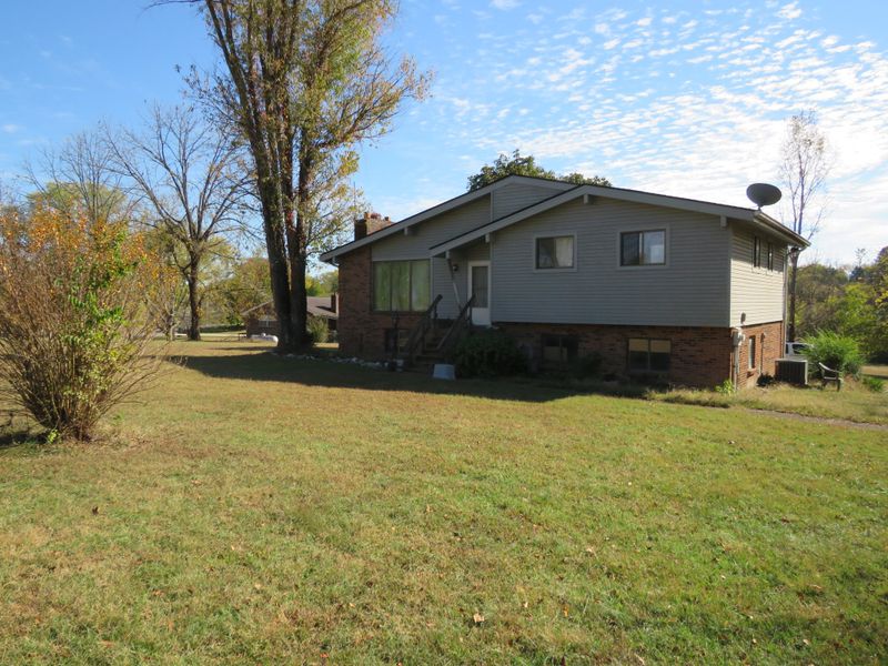 1008 Lick Creek Rd, Castalian Springs, TN 37031