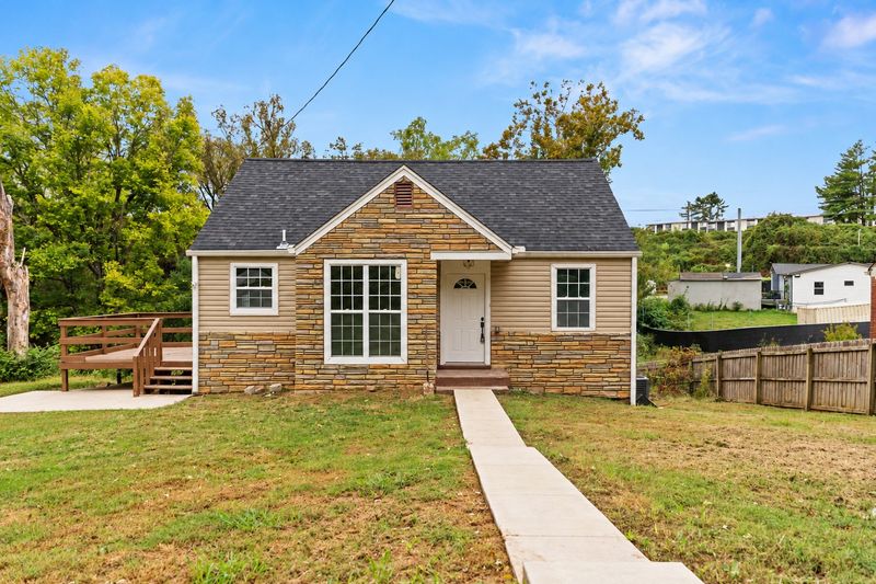1303 Saturn Dr, Nashville, TN 37217