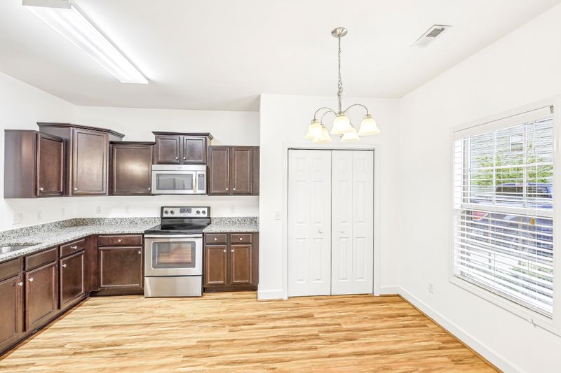 2027 Pinecrest Dr, Nashville, TN 37211