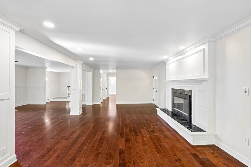 1310 Otter Creek Rd, Nashville, TN 37215