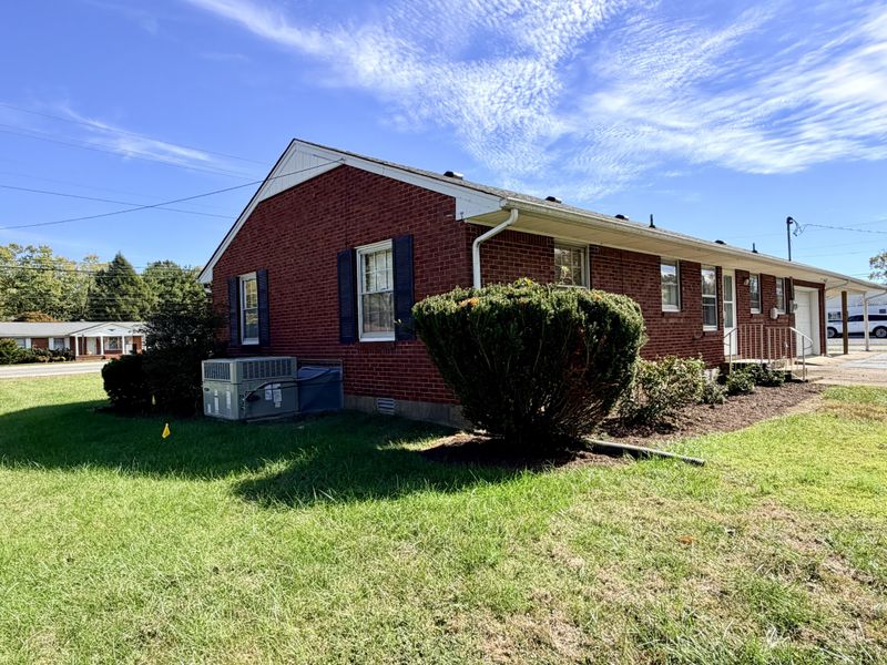 815 S Broadway St, Portland, TN 37148