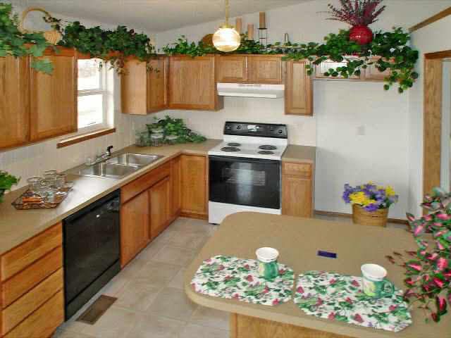 1960 Countrywalk Ln, Mulvane, KS 67110