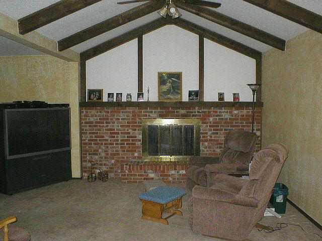 121 Park Ln, Derby, KS 67037