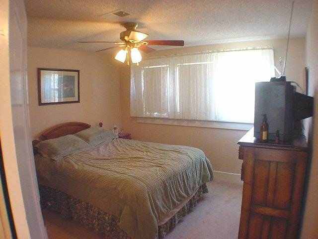 426 E 130, Newton, KS 67114