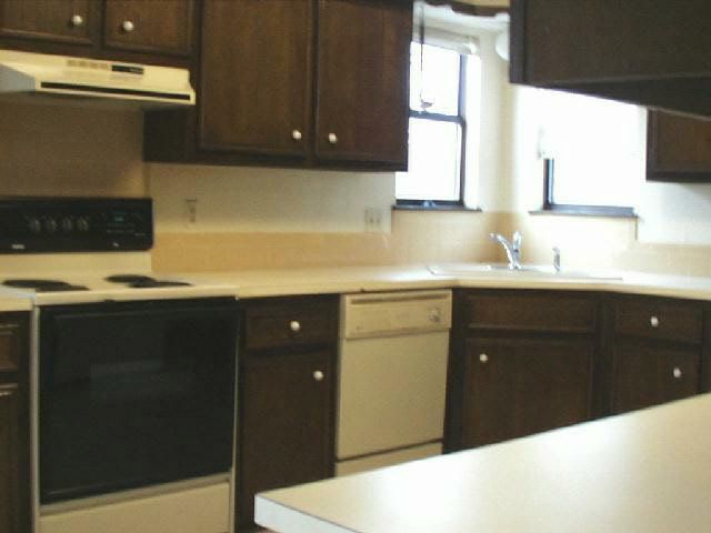 6933 Newbury Ct, Wichita, KS 67226