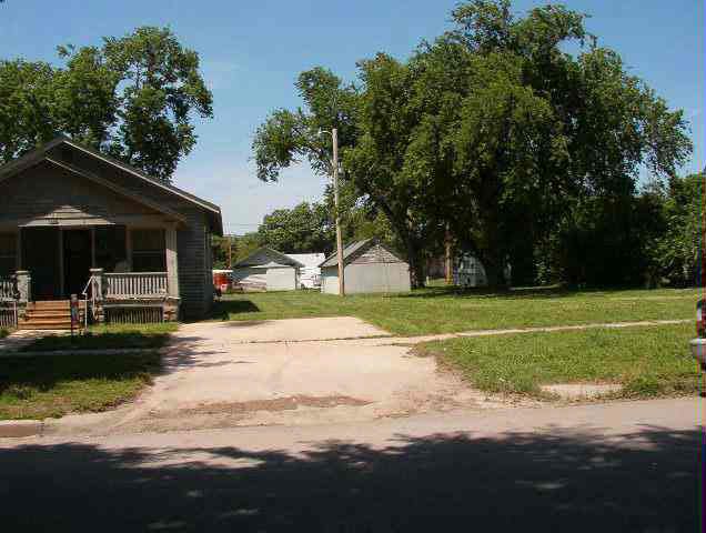 608 E 8th, Winfield, KS 67156