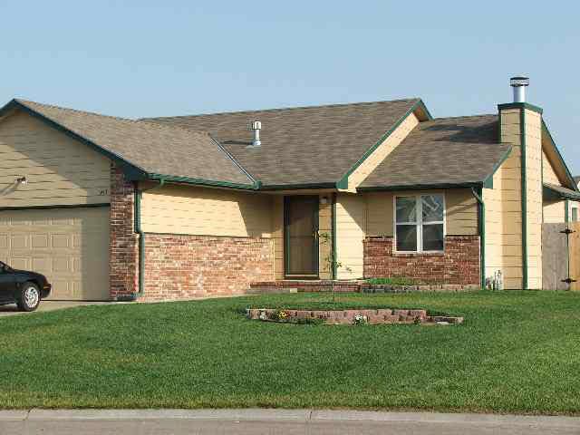 913 Southwind Ct, Goddard, KS 67052