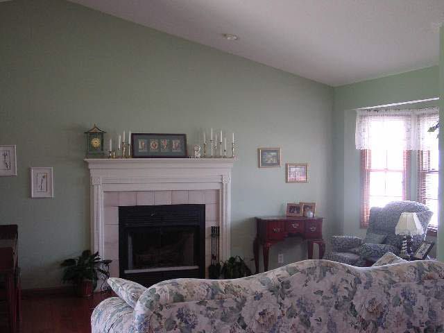 4 E 1st St Cir, Valley Center, KS 67147