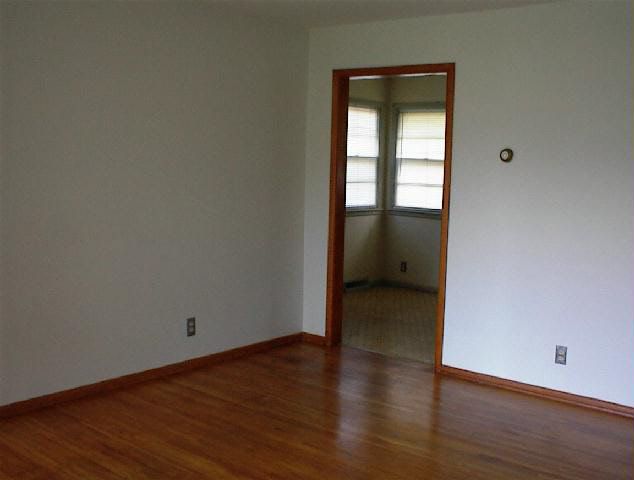 208 SW 11th, Newton, KS 67114