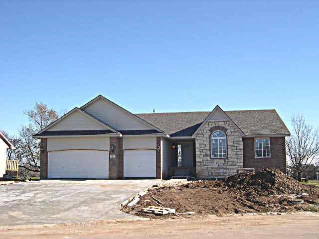 422 Fox Run Ct, Mulvane, KS 67110