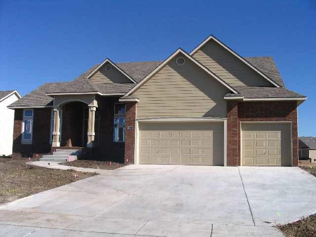 3018 Red Fox Cir, Wichita, KS 67205