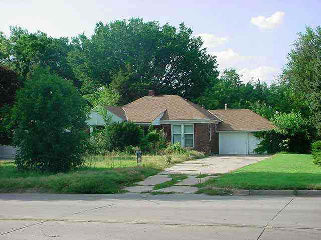 4660 E Mount Vernon, Wichita, KS 67218