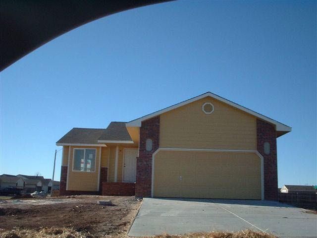 1801 Countrywalk Ln, Mulvane, KS 67110