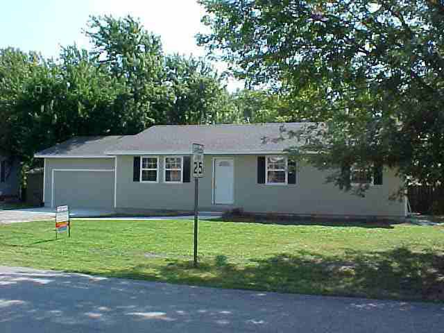 326 S Queen, Maize, KS 67101