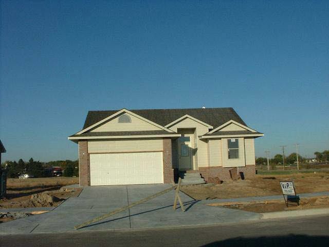 1437 Spring Ridge Dr, Derby, KS 67037