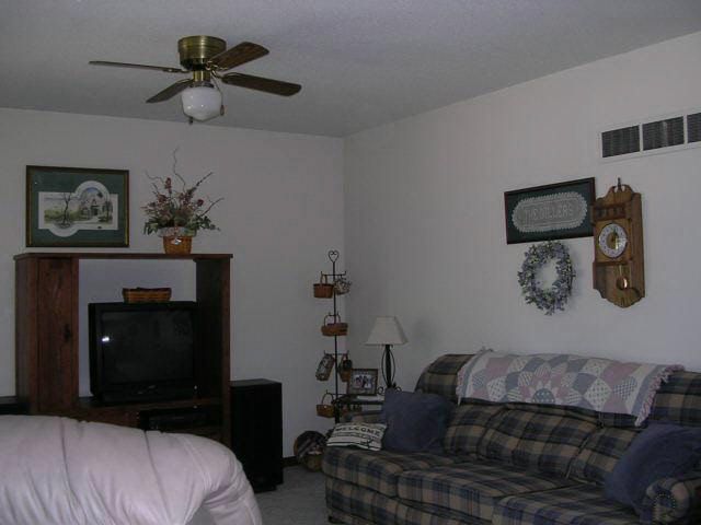 604 Crescent Dr, Hesston, KS 67062